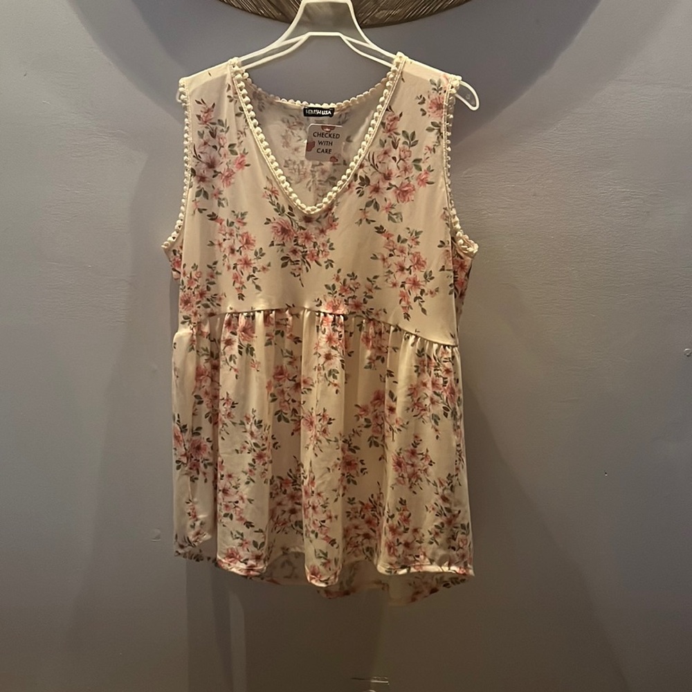 NWT women’s floral tank style shirt size 1x